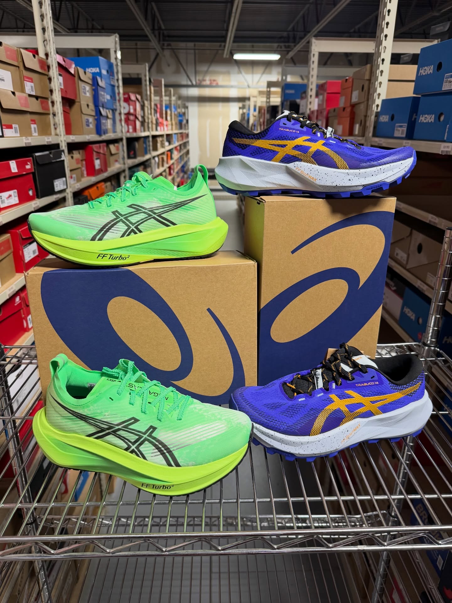 TRAIL RUNNING SHOES